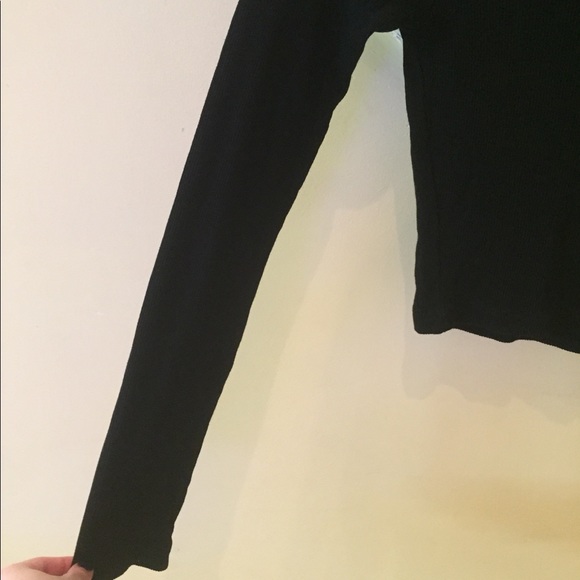 **SOLD**Black Long Sleeve Crop Top ASOS - Picture 4 of 7